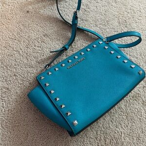 Michael kors bucket bag